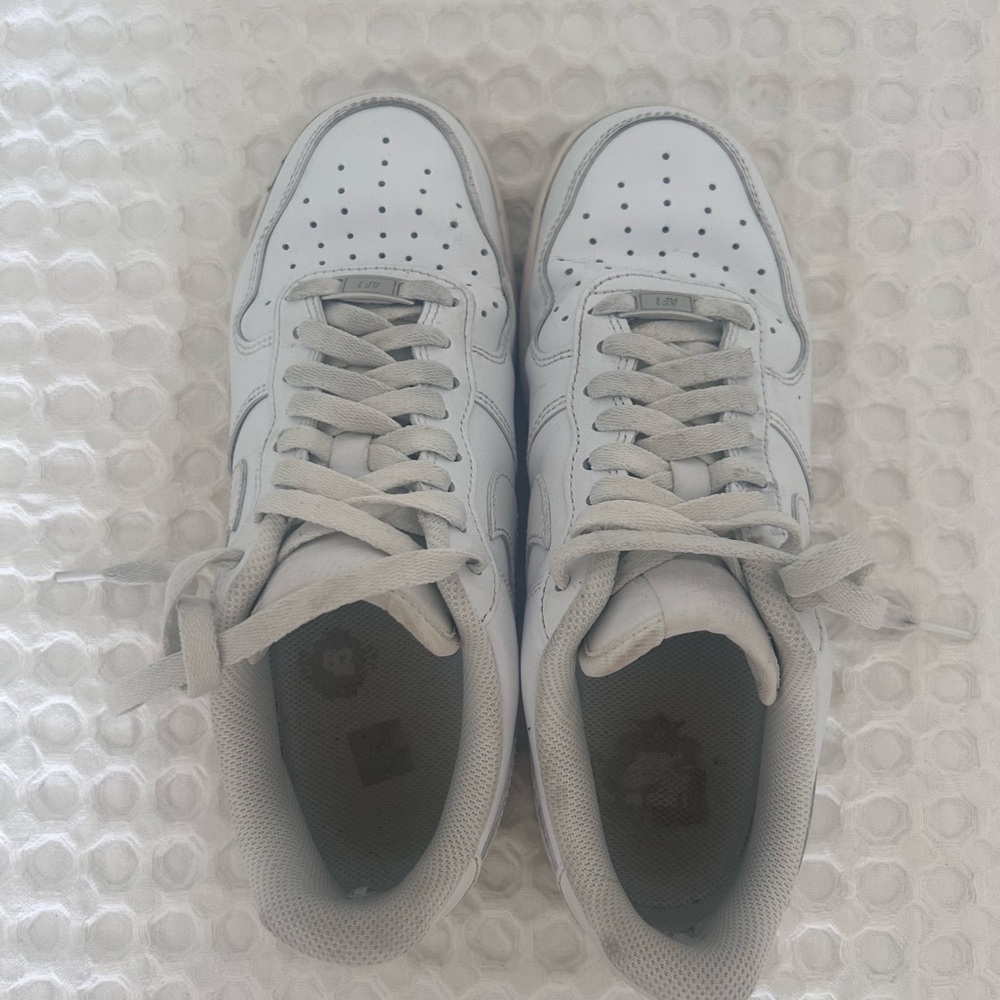 Mens Size 8 Women’s Size 10 Nike Air Force 1 White Sneakers